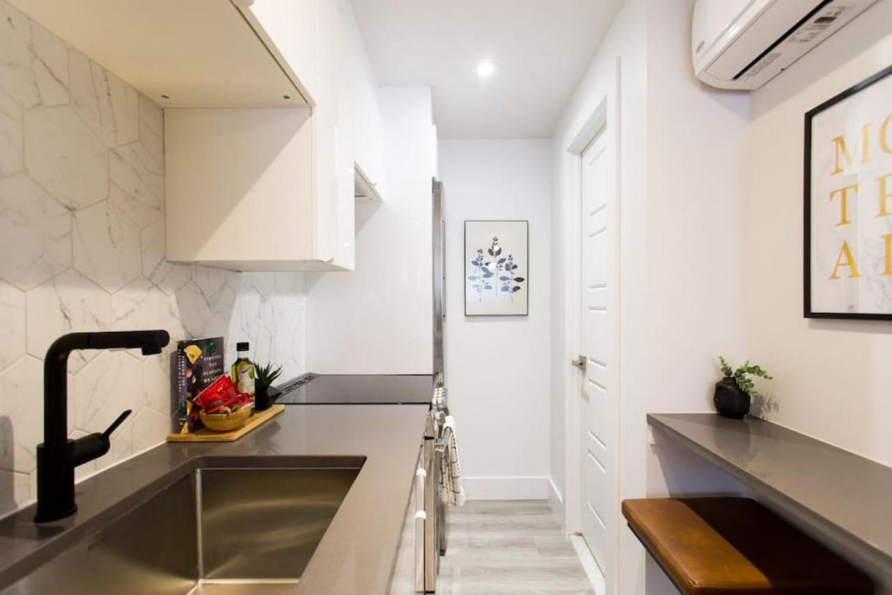 Palms Little Italy Studio With Full Bathroom By Denstays Montreal Exterior photo