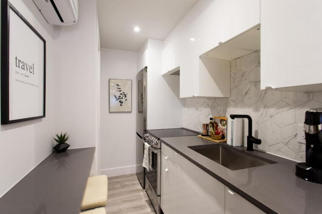 Palms Little Italy Studio With Full Bathroom By Denstays Montreal Exterior photo