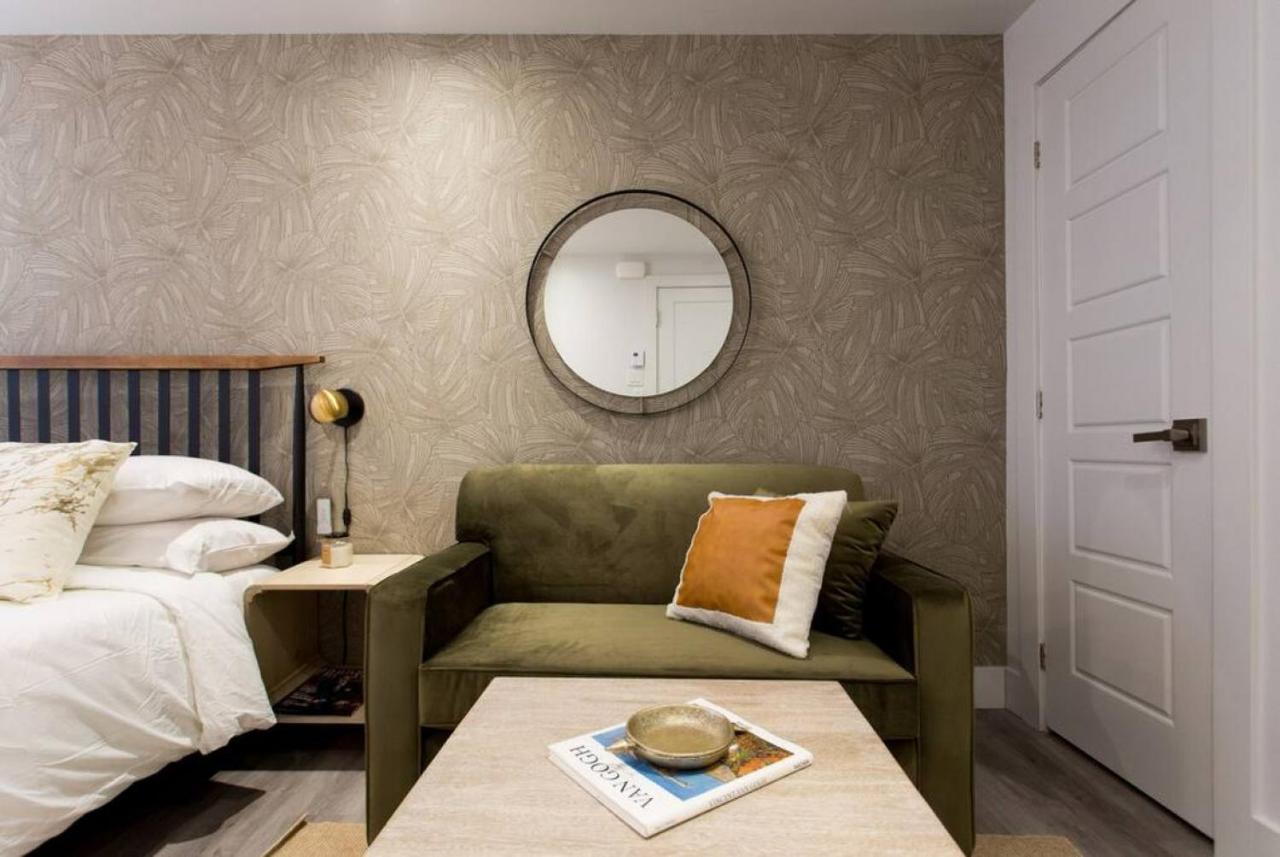 Palms Little Italy Studio With Full Bathroom By Denstays Montreal Exterior photo